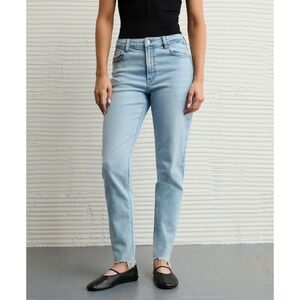 American Eagle Mom Jeans Light Wash High Rise Raw‎ Hem Blue Denim Size 18 Long